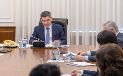 «Зейнетақы жарнасы түсіп тұрған»: Қазақстанда басқа жерлерде де жұмыс істеген мұғалімдерге қатысты тексеріс басталды