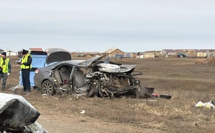 БҚО-да екі көлік бетпе-бет соқтығысып, біреуі өртеніп кетті: 8 адам қаза болды