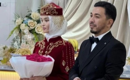 "Екі аптада үйленуге шешім қабылдадық": Дәурен Айдарқұлов үшінші әйелімен қалай танысқанын айтып берді