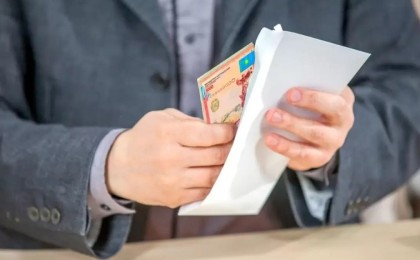"Конверттегі жалақы": Міндетті төлемдерді бақылау еңбек нарығын реттей ме?