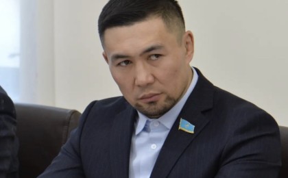 “12 адам қаза тапқанда, депутаттың жазғаны мынау”: Ардақ Назаров тағы да сынның астында қалды