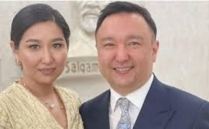 "Сақ болуларыңызды сұраймын": Арман Дүйсеновтің жары халыққа үндеу жасады (ФОТО)