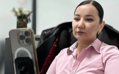 "Пара берушімен кездесіп, заңгерлік келісімшарт жасаған": Қазақстандық журналист белгілі заңгер Айгүл Орынбекті жемқорлыққа қатысы бар деп айыптады