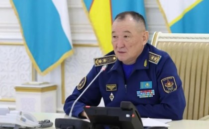 «Қойшы, солай ма?»: Қорғаныс министрі әскердегі өлім-жітім туралы сұраққа күліп жіберді