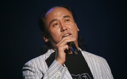 “Жеңілтек өмір болды”: Танымал әнші әйелі мен баласы қабылдамағанын айтты