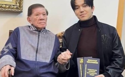 Димаш Құдайберген Мұхтар Шахановтың үйіне барып, көңіл айтты