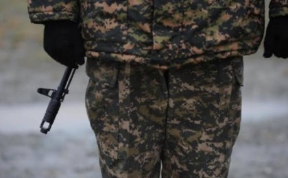 Сарбаз әскери ант кезінде басын бөтелкемен ұрамын деп көзінен айырылды