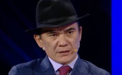 Әжесінің жаназасында имаммен әзілдескен ақын елді күлкіге қарық қылды