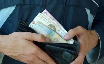 Мемлекеттік қызметкер 10 жыл жұмысқа бармаса да, жалақы алып келген