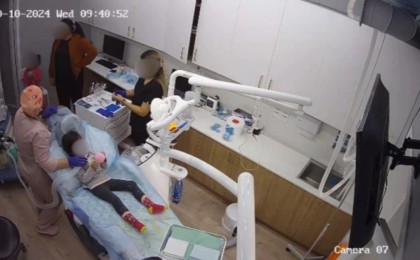 “ Дефибрилляторды қолданбадық”: Үш жасар қызға наркоз берген анестизиолог сот алдында жауап берді