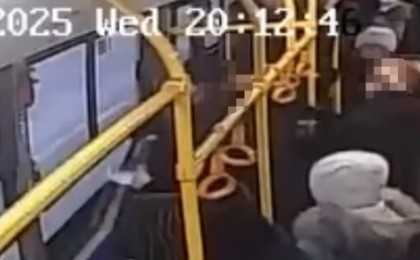 Астанада автобусқа мінген екі әйел орынға таласып, төбелес шығарды