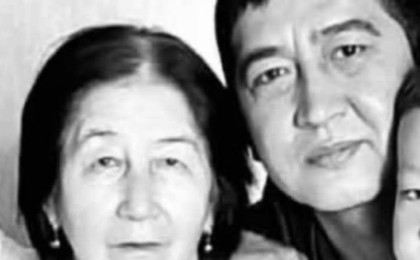 "Алла алдынан жарылқасын": Мұхтар Ниязов ақын Ринат Зайытқа басу айтты