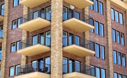 Атыраудың іргесіндегі 5 жыл бұрын мемлекеттен берілген үйлер қирап қалған: өңір басшысы тексеріс жүргізілетінін айтты