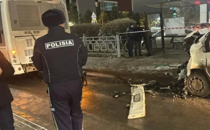 Астанада автобус апатқа ұшырап, бір адам көз жұмды