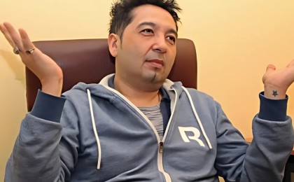 «Маскалар шешілді, сахна тазарады»: танымал әнші фонограммамен ән айтатындарға шүйлікті