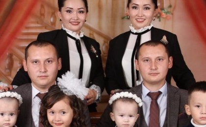 "Ерекше жандар": Егіздерден құралған отбасы желі қолданушыларын тәнті етті (ФОТО)