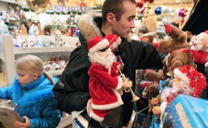 “Жаңа жылда үйді безендіретін қазақтар, оңбайсыңдар!”: "Барахолканы" аралаған еркек жұртты шошытты