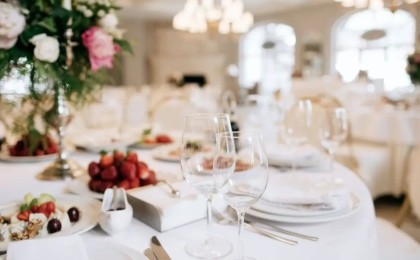 Павлодарда қыз ұзатуда жұрт жаппай уланды: тойхана иесі рақымшылыққа ілініп, аман қалды