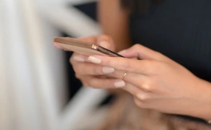 Бір көрген жігітке 159 мың рет SMS жазған әйел сотталатын болды