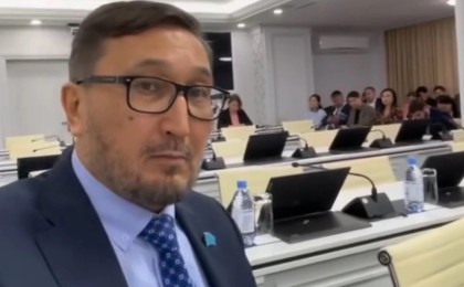 "Ақпаратты көмекшім дайындаған": Астанада қылмыс жоғары деген депутат мәлімдемесі үшін кешірім сұрады