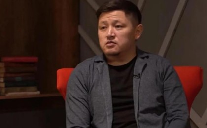 Желі қолданушылан боқтаған Нұрболхан Шараповты ел жерден алып, жерге салды