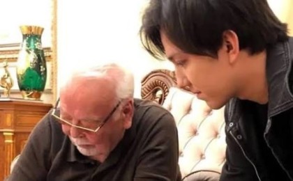 Димаш Құдайберген Асанәлі Әшімовтің отбасына көңіл айтты