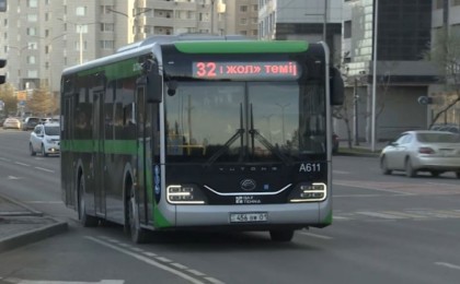 Жеке көліктен гөрі автобуспен жүрудің тиімді болғаны жақсы - Тоқаев