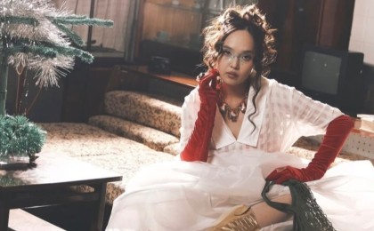 “Нанды неге аяқ астына қойған?”: Айжұлдыз Адайбекованың кезекті фотосессиясына жұрт таңданыс білдіруде