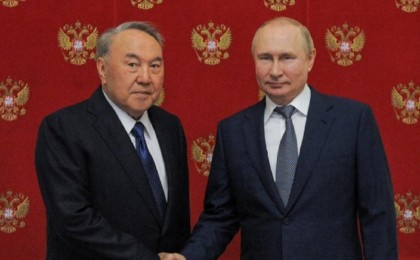 "Халқы пана болмайтынын сезген": Депутат Назарбаевқа елден шығуға шектеу қоюды ұсынды (ФОТО)