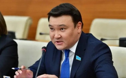 “Не үшін барды? Пана іздеп барды ма?”: Депутат Путинмен кездескен Назарбаевты сынап тастады