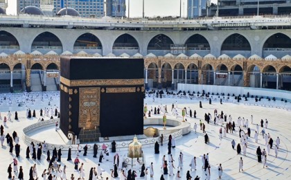 “Меккеде қайыр сұраған бірінші қазақ”: блогердің әрекеті елдің ашуына тиді