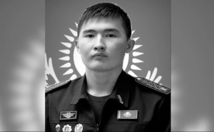 «Көзі ағып кеткен»: Ақтөбеде 18 жастағы курсанттың қазасына қатысты сот отырысы өтті