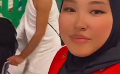 Тұрсынбек Қабатовты екінші әйелі арбамен сүйреп келе жатқан видеосы тарады (ВИДЕО)