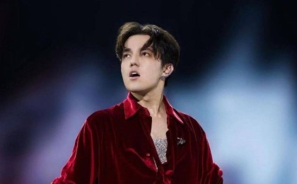 "Үйленетінімді айттым": Димаш Құдайберген командасындағы жігіт ел естімеген жайтты айтты (ВИДЕО)