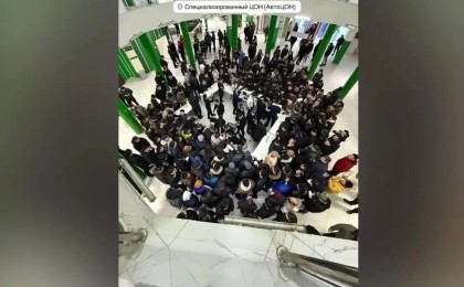 Атырау мен Ақтауда «әдемі нөмірге» сұраныс артты: тұрғындар таңғы бестен кезекте тұр