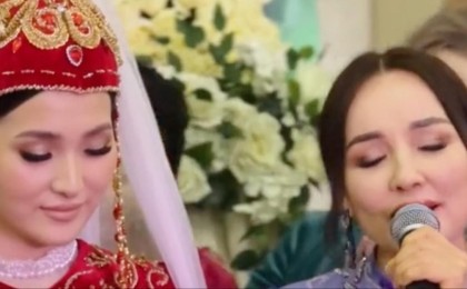 "Келінім келді": Жазира Байырбекова асыға күткен қуанышын айтып, сүйінші сұрады (ВИДЕО)