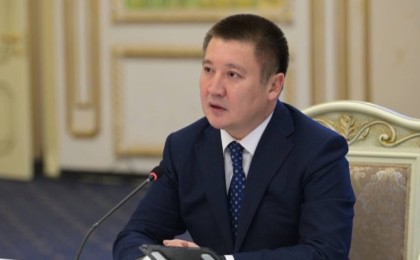 “Біз көрген бейнетті бермесін”: Баланың тұсауын кесуден бас тартқан Павлодар әкімінің жазбасы елді ойландырып қойды