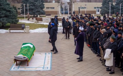 Алматыда жұрт актер Мұрат Бисембинді ақтық сапарға шығарып салды