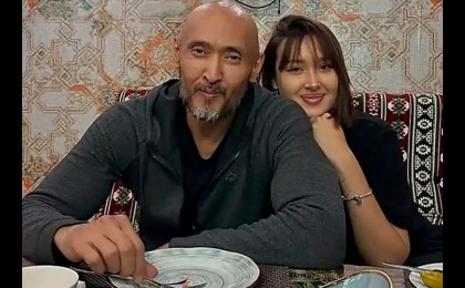 «Өмірдің астаң-кестеңі шықты»: Мұрат Бисембиннің қызы елді жылататын жазба жариялады