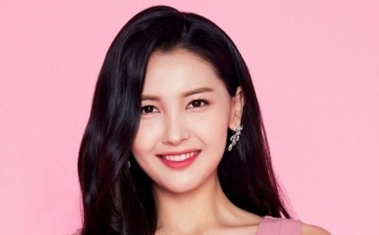 Танымал әнші Айдана Меденова да хиджабын шешті