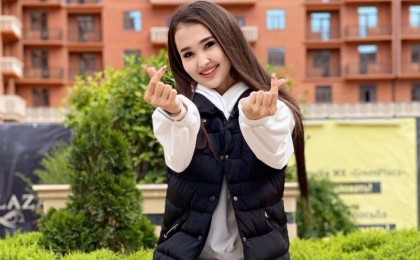 Танымал блогер Салтанат Аманқосова тойда долларлап шашу шашты