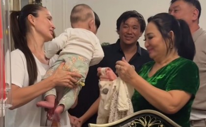 "Төрт көзіміз түгел": Гүлзира Айдарбекова отбасылық басқосуы туралы тебірене жазды