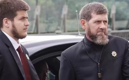 Рамзан Қадыровтың ұлы Грозныйда жол апатына түсіп, ауруханаға жеткізілді – БАҚ