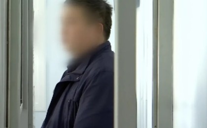 Асырап алған балаларын иттің үйшігіне түнеткен отбасы қандай жазаға тартылады