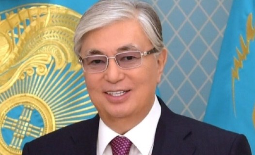 "Тарихи жауапкершілікті сезінуіміз керек": Тоқаев Қазақстан халқын тәуелсіздік күнімен құттықтады