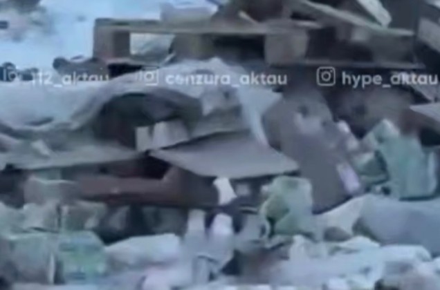 Йогурт тиеген жүк көлігі аударылып, жүргізуші тауарды халыққа таратып берген