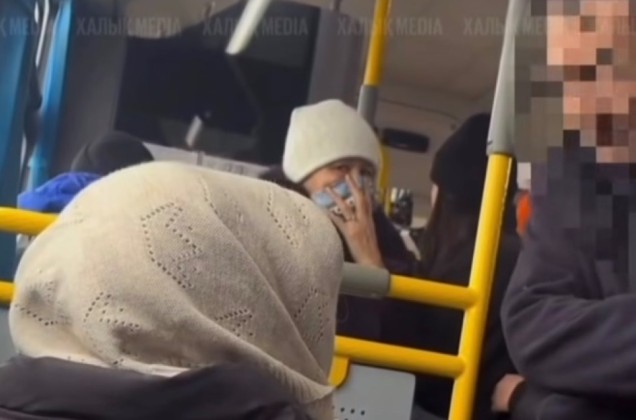 “Анасы жоқ па?”: Қарт кісіні автобустан түсіріп жібермек болған жүргізуші елдің ашуына тиді (ВИДЕО)