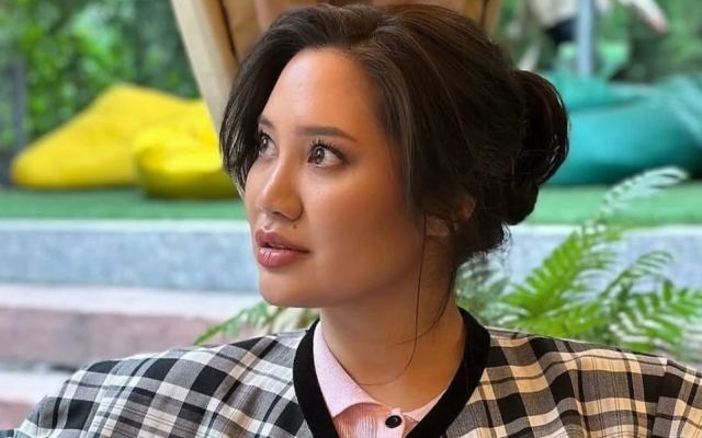 "Жалған патриотизмнің иісі аңқып тұр": Желіде сынға ұшыраған Зарина Кармен мәлімдеме жасады