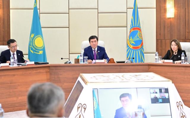 Шенеуніктер халық алдында есеп бере ме? Қошанов маңызды бастама көтерді
