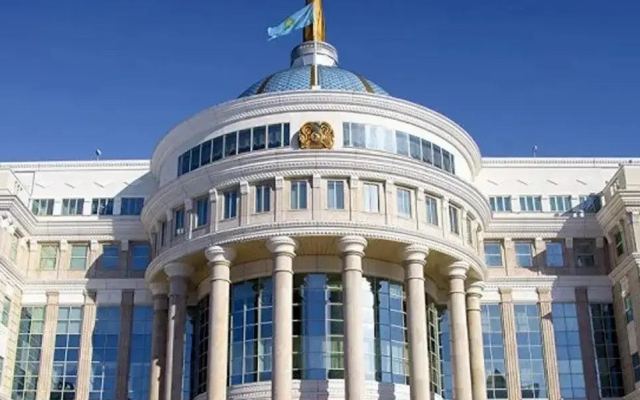 Шұғыл: Тоқаев барлық деңгейдегі мәслихаттардың өкілеттігін мерзімінен бұрын тоқтатты